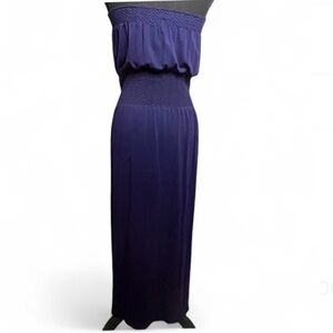 Lark + Grey flowy summer strapless maxi dress in navy blue.